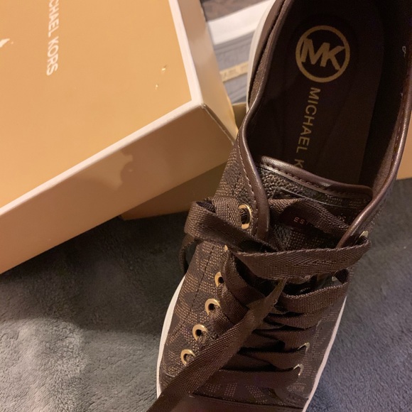 Micheal Kors brown sneakers in a box - Picture 3 of 6